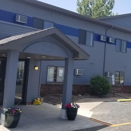 Travelodge By Wyndham Wahpeton Екстериор снимка