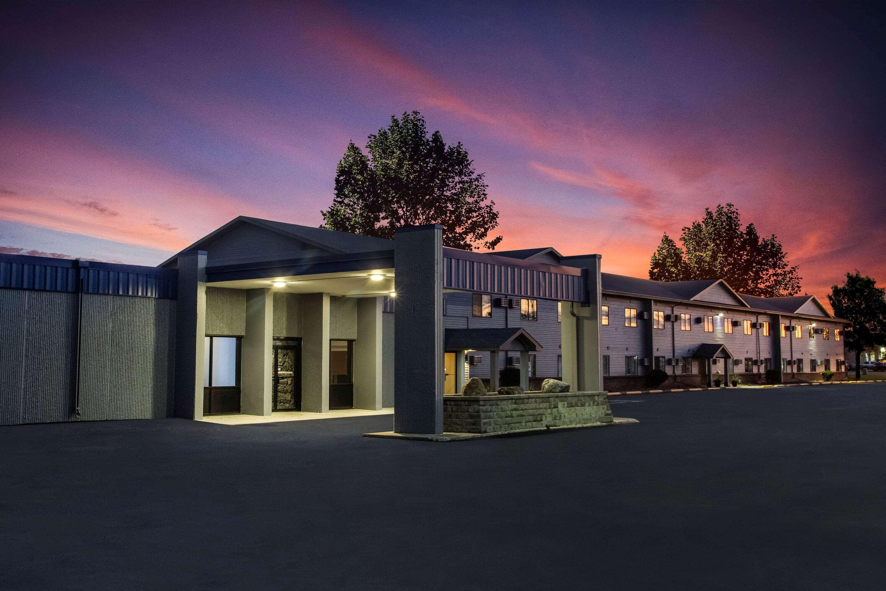 Travelodge By Wyndham Wahpeton Екстериор снимка
