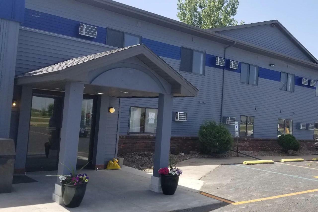 Travelodge By Wyndham Wahpeton Екстериор снимка