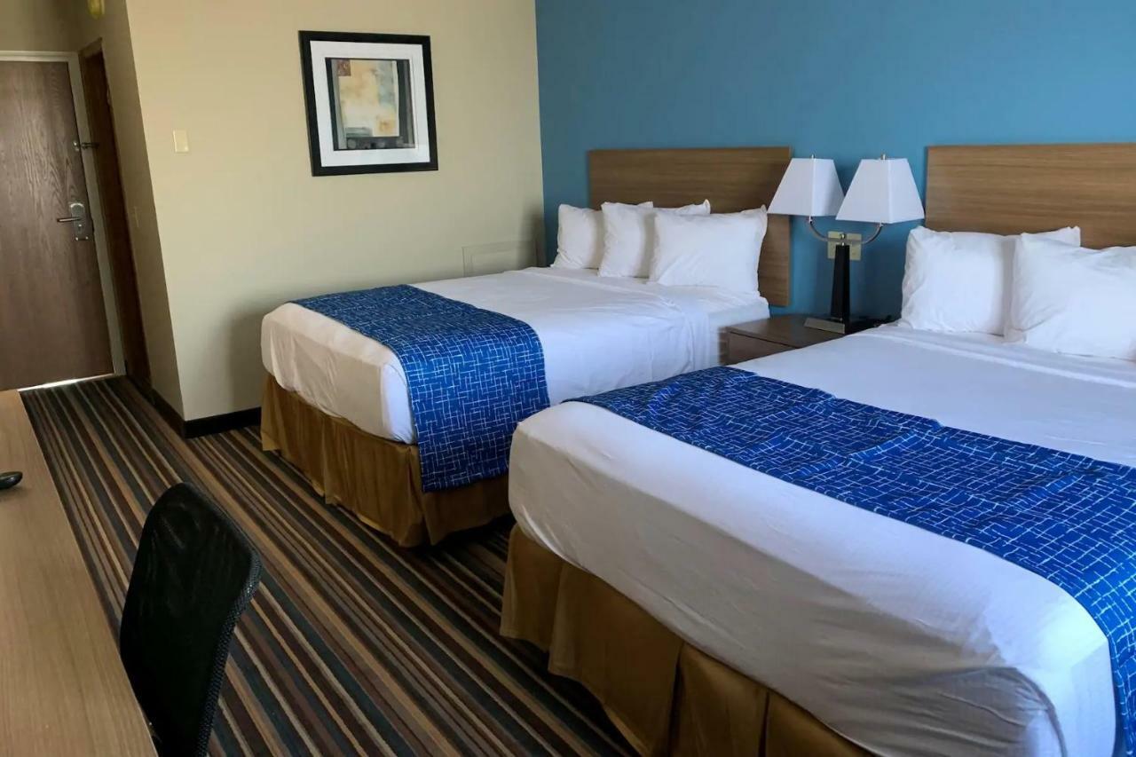 Travelodge By Wyndham Wahpeton Екстериор снимка